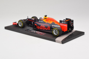 Red Bull RB12 Tag Heuer #26 D. Kvyat Red Bull Racing Showcar 2016 Minichamps 1:18 117160026 Resin — bild 5 av 7