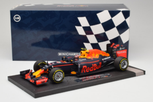 Red Bull RB12 Tag Heuer #26 D. Kvyat Red Bull Racing Showcar 2016 Minichamps 1:18 117160026 Resin — bild 7 av 7