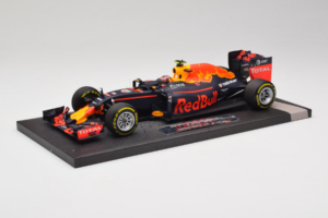 Red Bull RB12 Tag Heuer #26 D. Kvyat Red Bull Racing Showcar 2016 Minichamps 1:18 117160026 Resin — bild 2 av 7