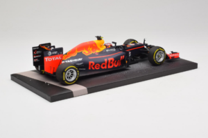 Red Bull RB12 Tag Heuer #26 D. Kvyat Red Bull Racing Showcar 2016 Minichamps 1:18 117160026 Resin — bild 3 av 7