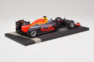 Red Bull RB12 Tag Heuer #3 D. Ricciardo Red Bull Racing 1st Pole Monaco Grand Prix 2016 Minichamps 1:18 117160103 Resin — bild 3 av 7