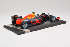 Red Bull RB12 Tag Heuer #3 D. Ricciardo Red Bull Racing Brazilian Grand Prix 2016 Minichamps 1:18 117161203 Resin — bild 3 av 6