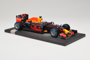 Red Bull RB12 Tag Heuer #3 D. Ricciardo Red Bull Racing Brazilian Grand Prix 2016 Minichamps 1:18 117161203 Resin — bild 4 av 6