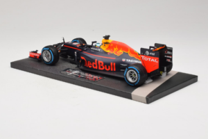 Red Bull RB12 Tag Heuer #3 D. Ricciardo Red Bull Racing Brazilian Grand Prix 2016 Minichamps 1:18 117161203 Resin — bild 5 av 6