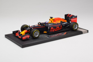 Red Bull RB12 Tag Heuer #3 D. Ricciardo Red Bull Racing Showcar 2016 Minichamps 1:18 117160003 Resin — bild 2 av 7