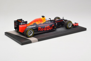 Red Bull RB12 Tag Heuer #3 D. Ricciardo Red Bull Racing Showcar 2016 Minichamps 1:18 117160003 Resin — bild 3 av 7