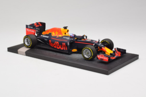 Red Bull RB12 Tag Heuer #3 D. Ricciardo Red Bull Racing Showcar 2016 Minichamps 1:18 117160003 Resin — bild 4 av 7