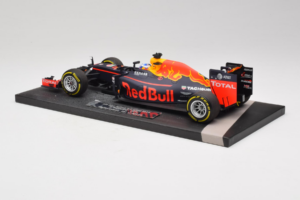 Red Bull RB12 Tag Heuer #3 D. Ricciardo Red Bull Racing Showcar 2016 Minichamps 1:18 117160003 Resin — bild 5 av 7