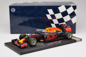 Red Bull RB12 Tag Heuer #3 D. Ricciardo Red Bull Racing Showcar 2016 Minichamps 1:18 117160003 Resin — bild 7 av 7
