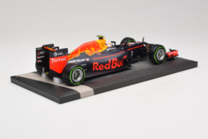 Red Bull RB12 Tag Heuer #33 M. Verstappen Red Bull Racing Showcar 2016 Minichamps 1:18 117161233 Resin — bild 3 av 7