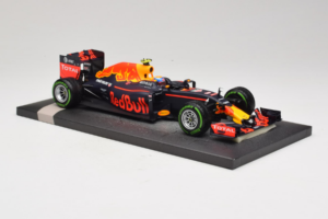 Red Bull RB12 Tag Heuer #33 M. Verstappen Red Bull Racing Showcar 2016 Minichamps 1:18 117161233 Resin — bild 4 av 7