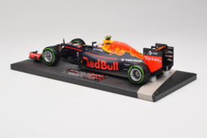Red Bull RB12 Tag Heuer #33 M. Verstappen Red Bull Racing Showcar 2016 Minichamps 1:18 117161233 Resin — bild 5 av 7