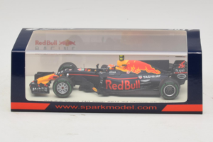 Red Bull RB13 Tag Heuer #33 M. Verstappen 3rd Chinese Grand Prix 2017 Spark 1:43 S5037 Resin — bild 4 av 4