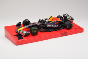 Red Bull RB18 #1 M. Verstappen Oracle Red Bull Racing Japanese Grand Prix Winner World Champion 2022 Minichamps 1:18 11322280 — bild 2 av 7