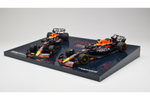 Red Bull RB19 Honda RBPT #1 M. Verstappen Oracle Red Bull Racing Qatar Grand Prix World Champion 2023 Minichamps 1:18 1122318 — bild 2 av 6
