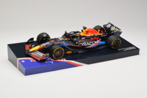 Red Bull RB19 #1 M. Verstappen Oracle Red Bull Racing United States Grand Prix Winner World Champion 2023 Minichamps 1:18 113 — bild 2 av 7