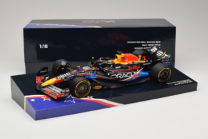 Red Bull RB19 #1 M. Verstappen Oracle Red Bull Racing United States Grand Prix Winner World Champion 2023 Minichamps 1:18 113 — bild 7 av 7