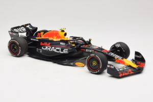 Red Bull RB19 #11 S. Perez Oracle Red Bull Racing Saudi Arabian Grand Prix Winner 2023 Minichamps 1:18 110230111 Resin — bild 4 av 6
