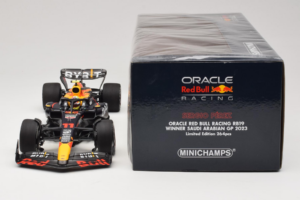 Red Bull RB19 #11 S. Perez Oracle Red Bull Racing Saudi Arabian Grand Prix Winner 2023 Minichamps 1:18 110230111 Resin — bild 6 av 6