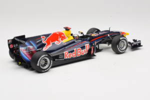 Red Bull RB6 Renault #5 S. Vettel Red Bull Racing Brazilian Grand Prix Winner 2010 Minichamps 1:18 110100205 Metall — bild 2 av 7