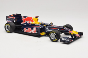 Red Bull RB7 Renault #1 S. Vettel Red Bull Racing Showcar 2011 Minichamps 1:18 110110071-1 Metall — bild 4 av 7