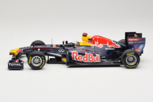 Red Bull RB7 Renault #1 S. Vettel Red Bull Racing World Champion 2011 Minichamps 1:18 110110001 Metall — bild 3 av 6