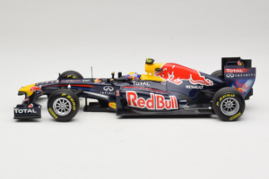 Red Bull RB7 Renault #2 M. Webber Red Bull Racing Showcar 2011 Minichamps 1:18 110110002 Metall — bild 3 av 7