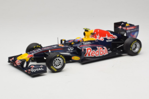 Red Bull RB7 Renault #2 M. Webber Red Bull Racing Showcar 2011 Minichamps 1:18 110110002 Metall