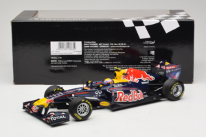 Red Bull RB7 Renault #2 M. Webber Red Bull Racing Showcar 2011 Minichamps 1:18 110110002 Metall — bild 6 av 7