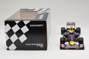 Red Bull RB7 Renault #2 M. Webber Red Bull Racing Showcar 2011 Minichamps 1:18 110110002 Metall — bild 7 av 7