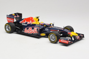Red Bull RB8 Renault #2 M. Webber Red Bull Racing Showcar 2012 Minichamps 1:18 110120072 Metall — bild 4 av 7