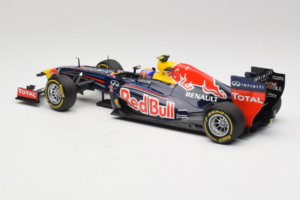 Red Bull RB8 Renault #2 M. Webber Red Bull Racing Showcar 2012 Minichamps 1:18 110120072 Metall — bild 5 av 7