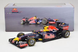 Red Bull RB8 Renault #2 M. Webber Red Bull Racing Showcar 2012 Minichamps 1:18 110120072 Metall — bild 7 av 7