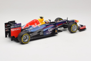 Red Bull RB9 Renault #2 M. Webber Infiniti Red Bull Racing Showcar 2013 Minichamps 1:18 110130072 Metall — bild 2 av 6