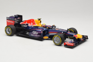 Red Bull RB9 Renault #2 M. Webber Infiniti Red Bull Racing Showcar 2013 Minichamps 1:18 110130072 Metall — bild 4 av 6