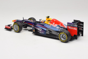Red Bull RB9 Renault #2 M. Webber Infiniti Red Bull Racing Showcar 2013 Minichamps 1:18 110130072 Metall — bild 5 av 6