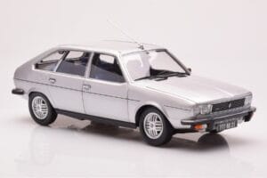 Renault 30 TX Silver Norev 1:18 185272 Metall — bild 6 av 8