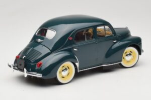 Renault 4CV Grön Solido 1:18 8047 Metall — bild 2 av 6