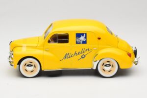 Renault 4CV Michelin Yellow Solido 1:18 82002 Metall — bild 3 av 6