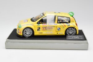 Renault Clio Sport #2 E. Rangoni Renault Clio Trophy Winner 2000 Universal Hobbies 1:18 7711218616 Metall — bild 3 av 6