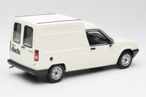 Renault Express Vit Otto 1:18 OT466 Resin — bild 2 av 5