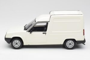 Renault Express Vit Otto 1:18 OT466 Resin — bild 3 av 5