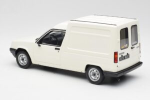 Renault Express Vit Otto 1:18 OT466 Resin — bild 4 av 5