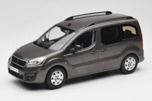 Renault Juvaquatre Break 300 kg Elfenben Norev 1:18 185260 Metall