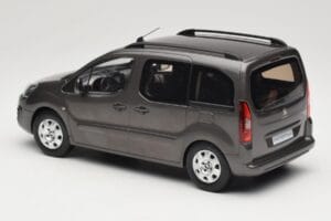 Renault Juvaquatre Break 300 kg Elfenben Norev 1:18 185260 Metall — bild 5 av 6