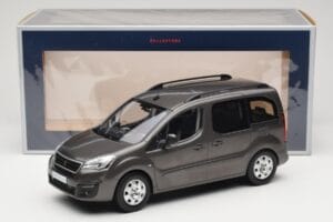 Renault Juvaquatre Break 300 kg Elfenben Norev 1:18 185260 Metall — bild 6 av 6