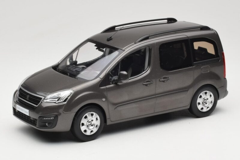 Renault Juvaquatre Break 300 kg Elfenben Norev 1:18 185260 Metall