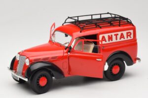 Renault Juvaquatre Utilitaire Röd Solido 1:18 8424 Metall — bild 2 av 8