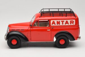 Renault Juvaquatre Utilitaire Röd Solido 1:18 8424 Metall — bild 4 av 8
