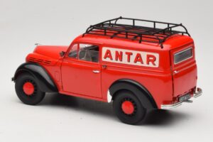 Renault Juvaquatre Utilitaire Röd Solido 1:18 8424 Metall — bild 7 av 8
